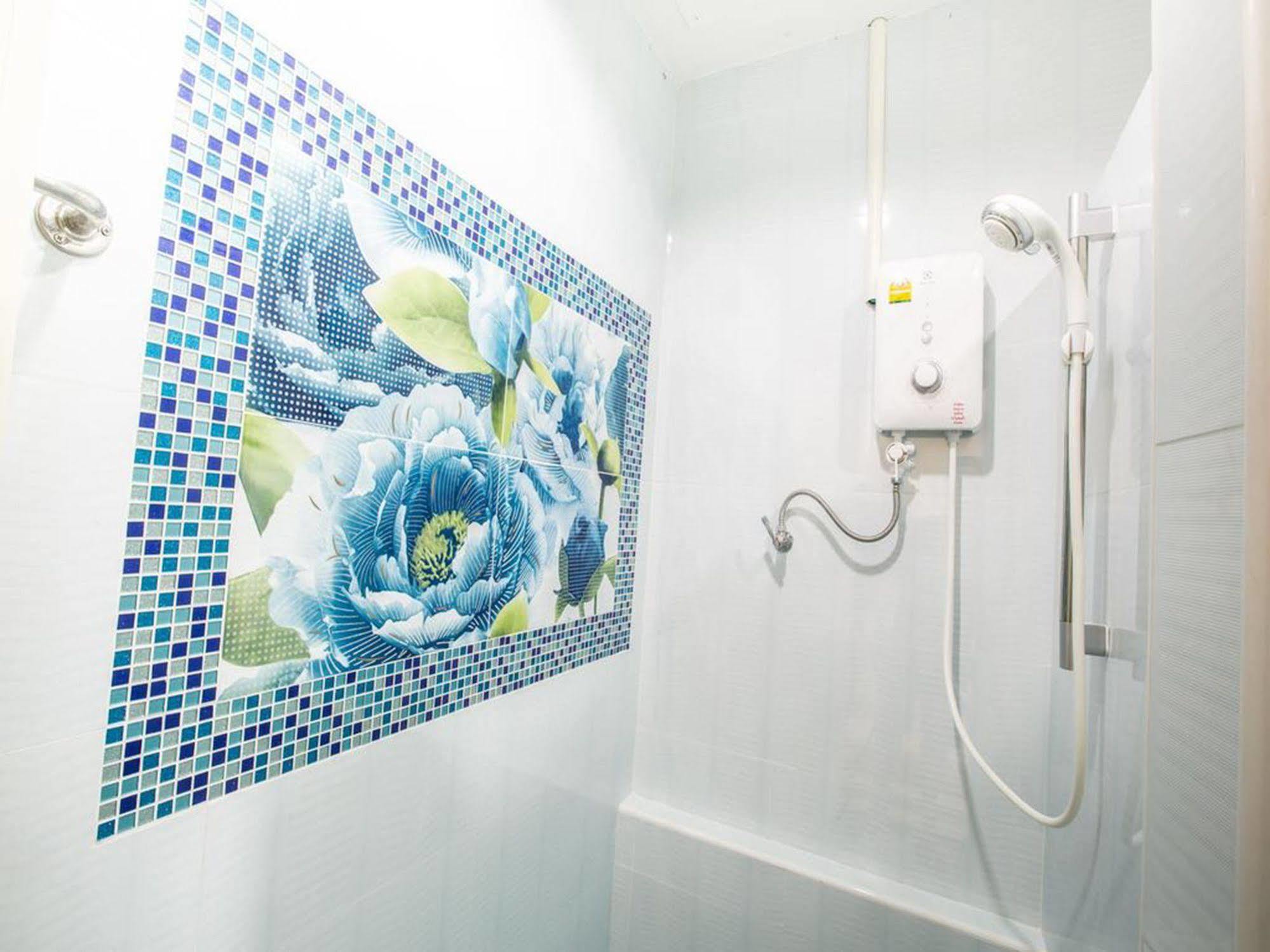 P.A. Thani Hotel Nakhon Sawan Exterior photo